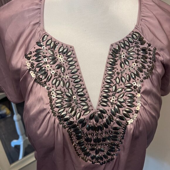 Filtre Lavender silky short sleeve blouse with beadwork, Size S/P - Picture 2 of 12